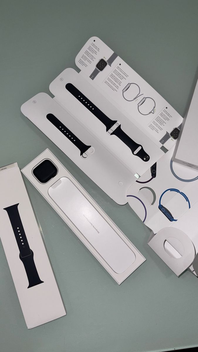 Series 11 Apple Logo Watch Smooth performance Good battery life