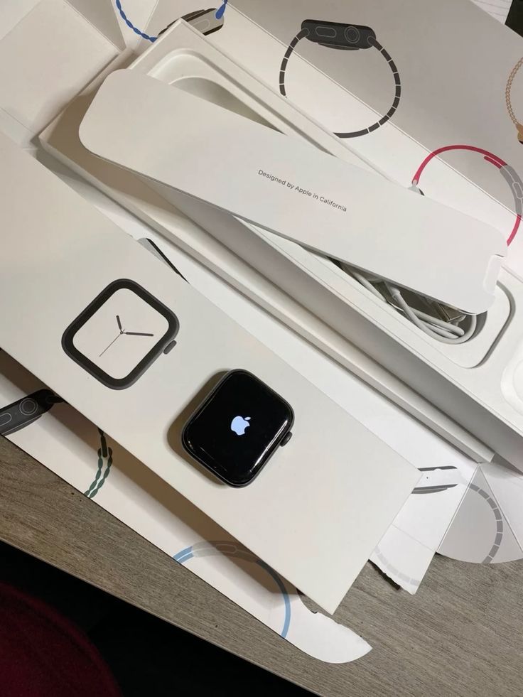 Series 11 Apple Logo Watch Smooth performance Good battery life